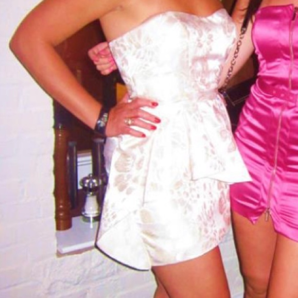 White and ivory Aqua strapless dress sz 6 like new